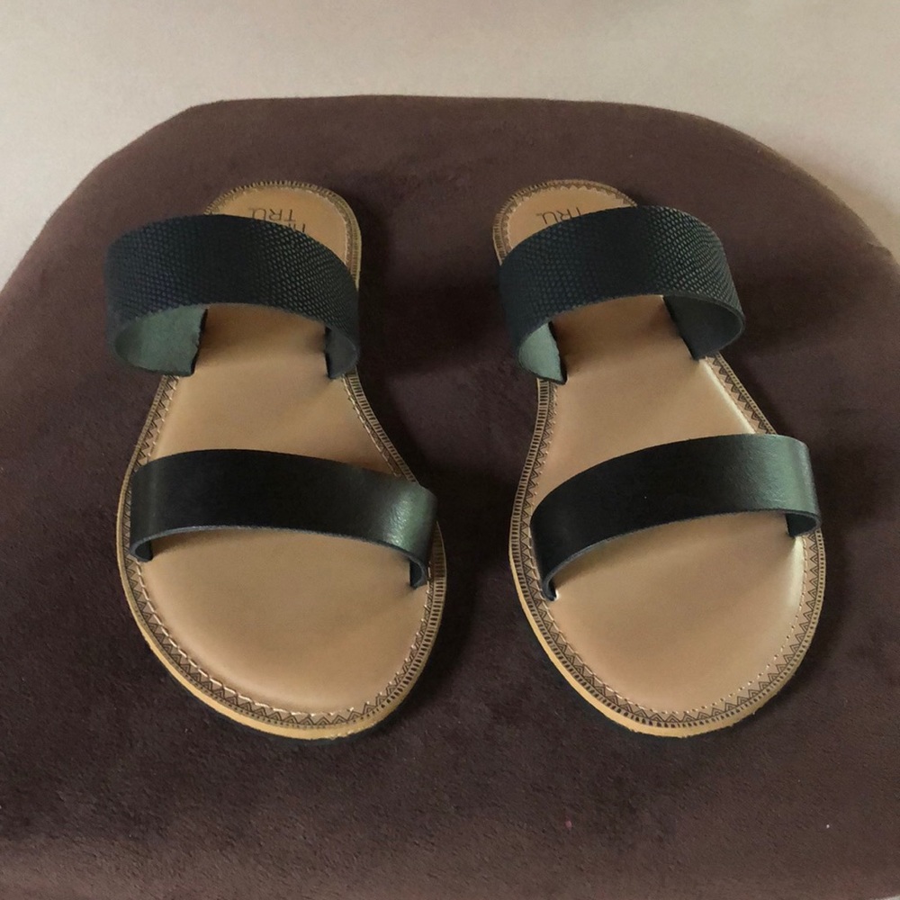☀️Black flat Sandals..NWOT